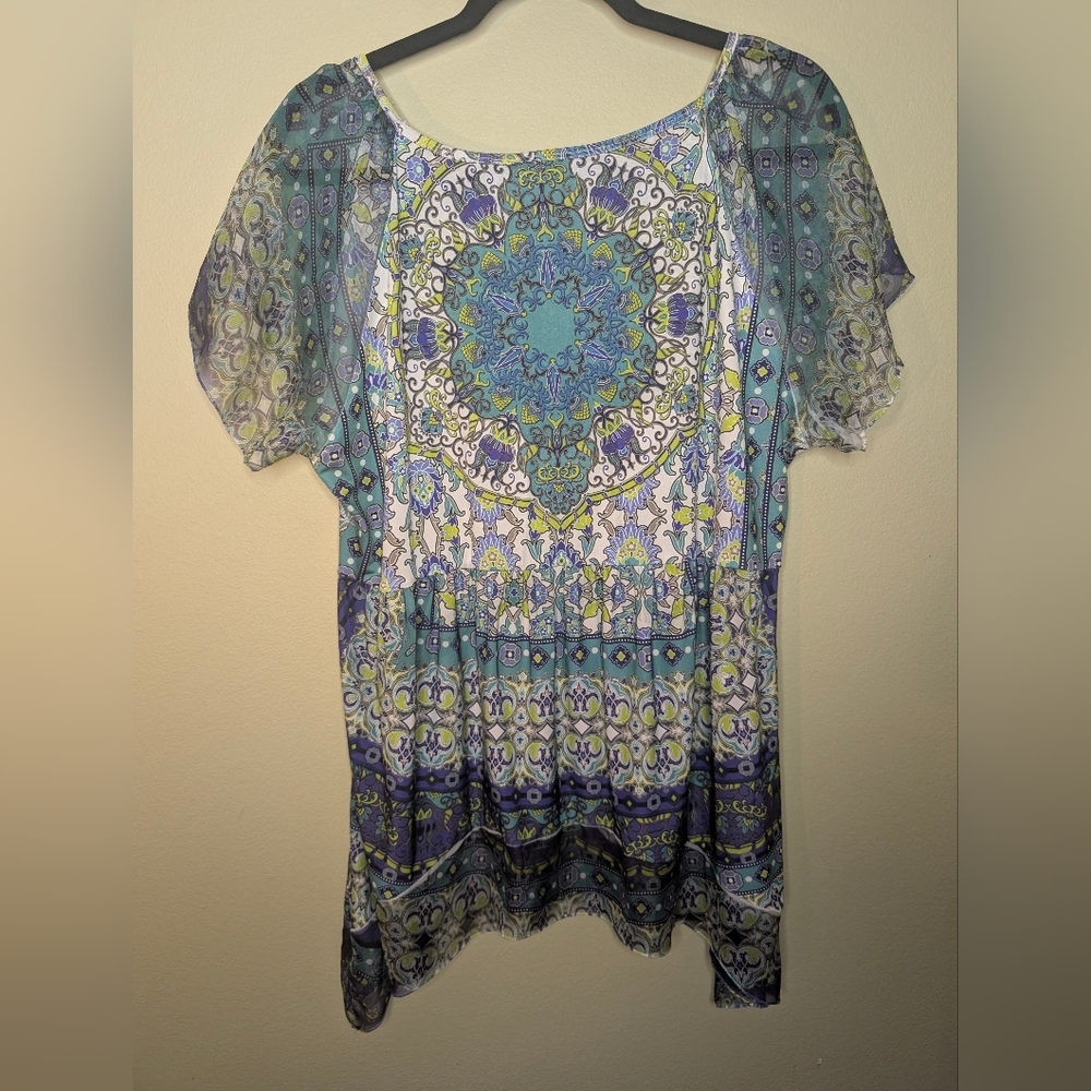 Floral Patterned Women's Top - Picture 7 of 8